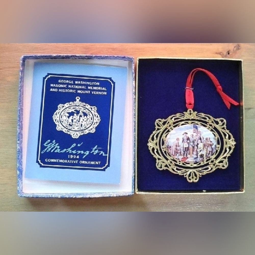 Vintage Ornament George Washington 1994 24kt gold finish